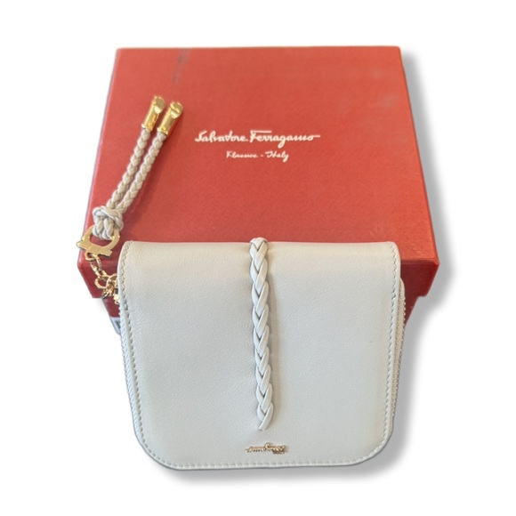 Salvatore Ferragamo White Leather Compact Wallet - Picture 2 of 10